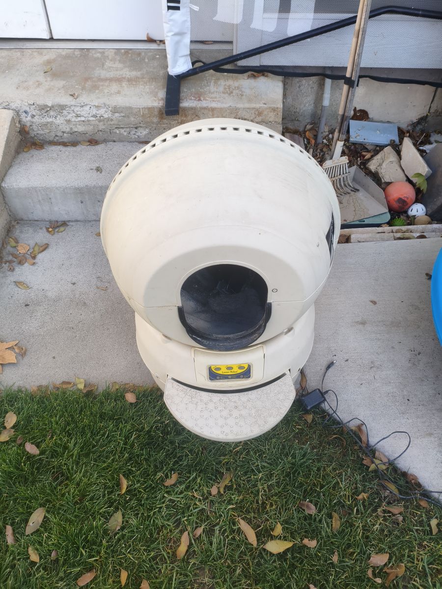 Automatic cat litter box Litter Robot