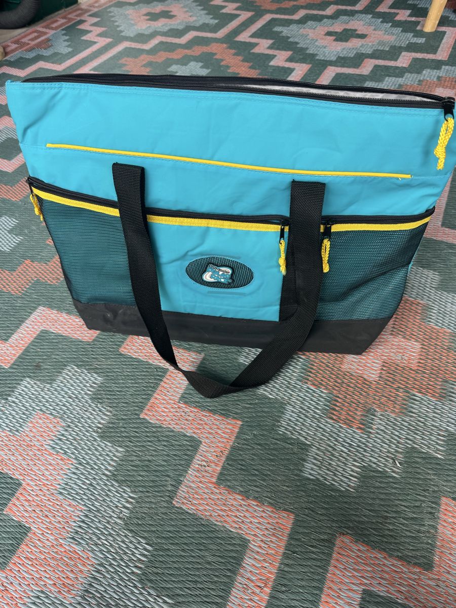 Like New! Polar Pack Soft Cooler Tote Bag with Fabric Ice Pack Blue Yellow