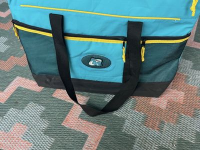 Like New! Polar Pack Soft Cooler Tote Bag with Fabric Ice Pack Blue Yellow