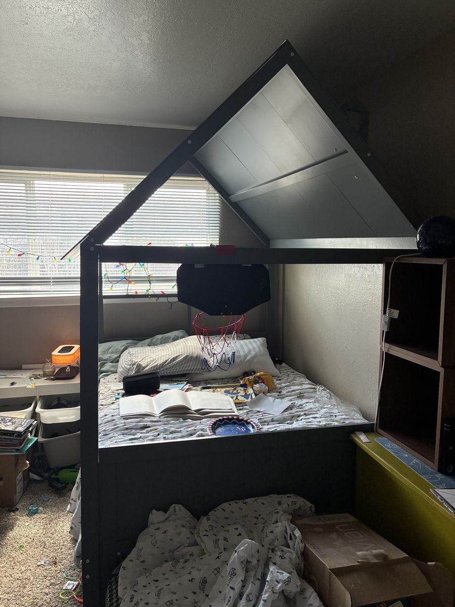 Free kids full size house bed and mattress