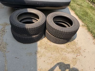 Bridgestone Blizzak Studless Radial Winter Tires 195/65R15 - Set of 4
