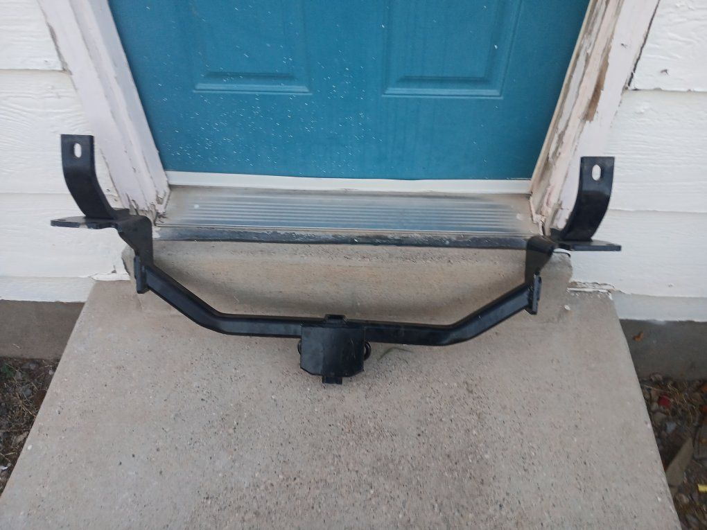 Reese Towpower Class I 77224 Trailer Hitch for 2010 Honda Accord - 2000lb GTW