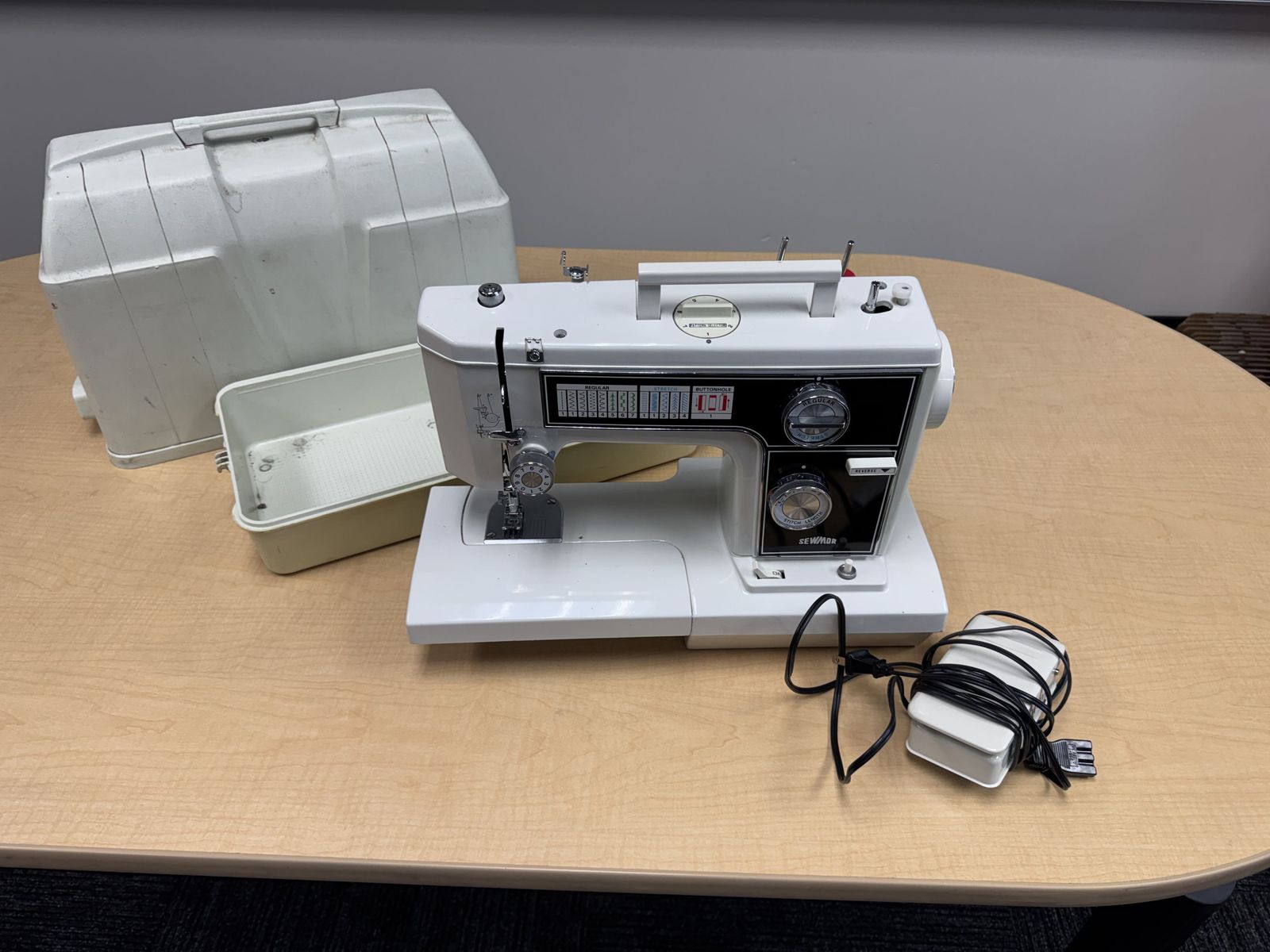 Sewing Machine - Sewmor FA6714