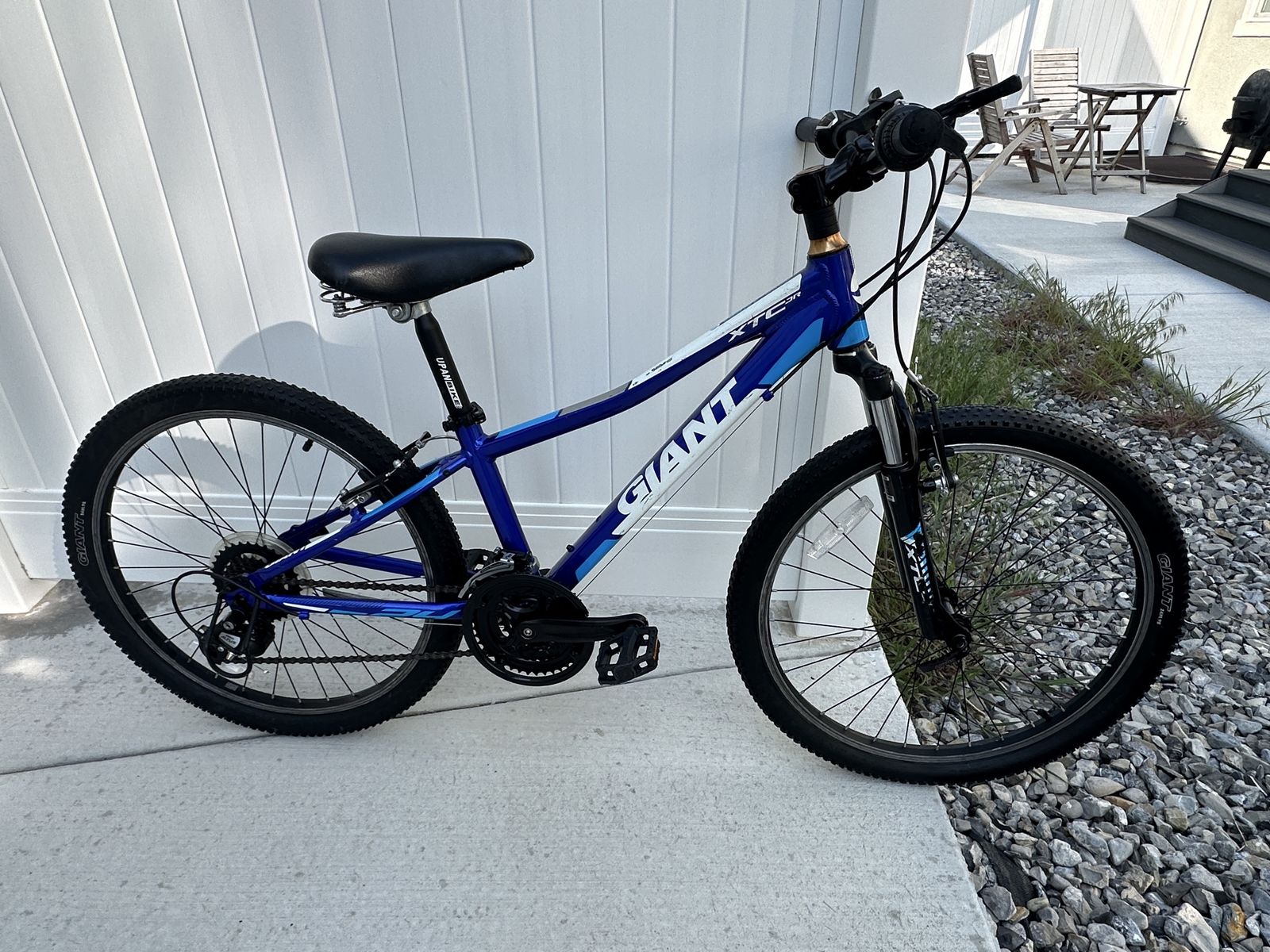24’’GIANT Aluminum bike,21 speeds, front suspensio