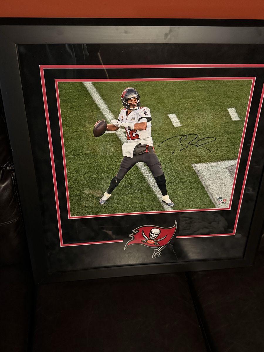 Tom Brady Signed Framed Photo - Tampa Bay Buccaneers Collectible Sports Memorabilia
