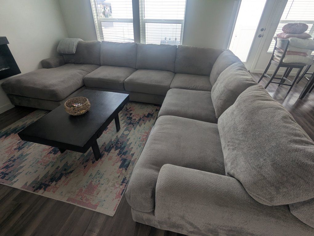 Large Gray U-Shaped Sectional Sofa.