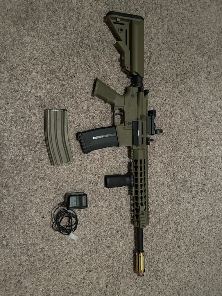 Airsoft Assault Rifle - With Attachments