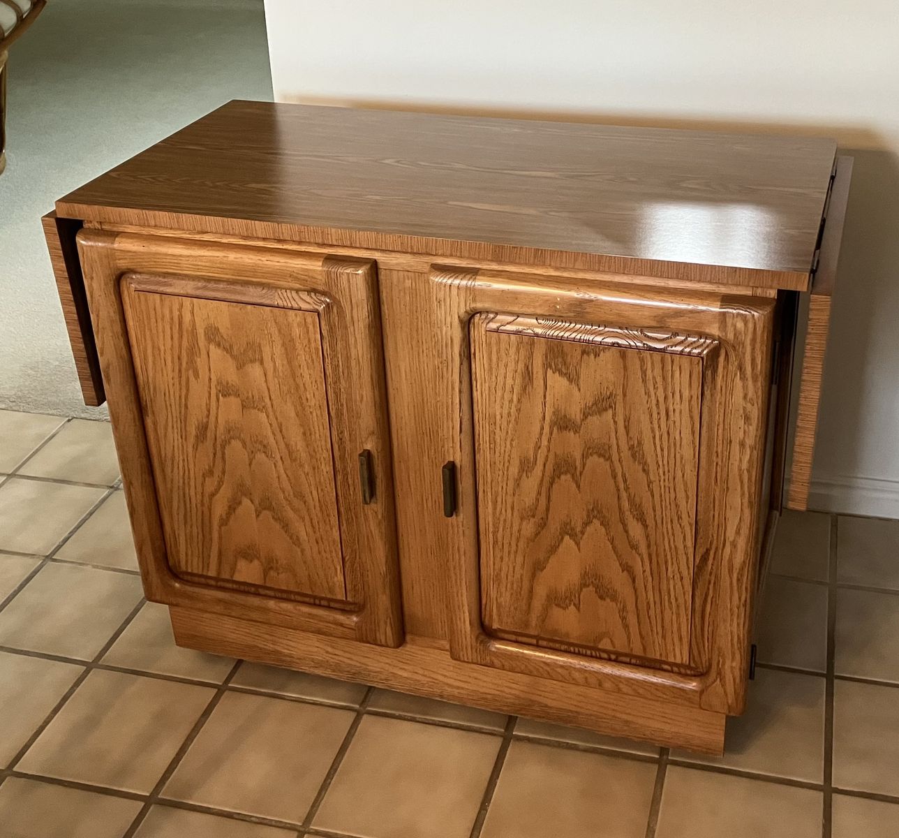 Vintage Oak Portable Bar/Cabinet