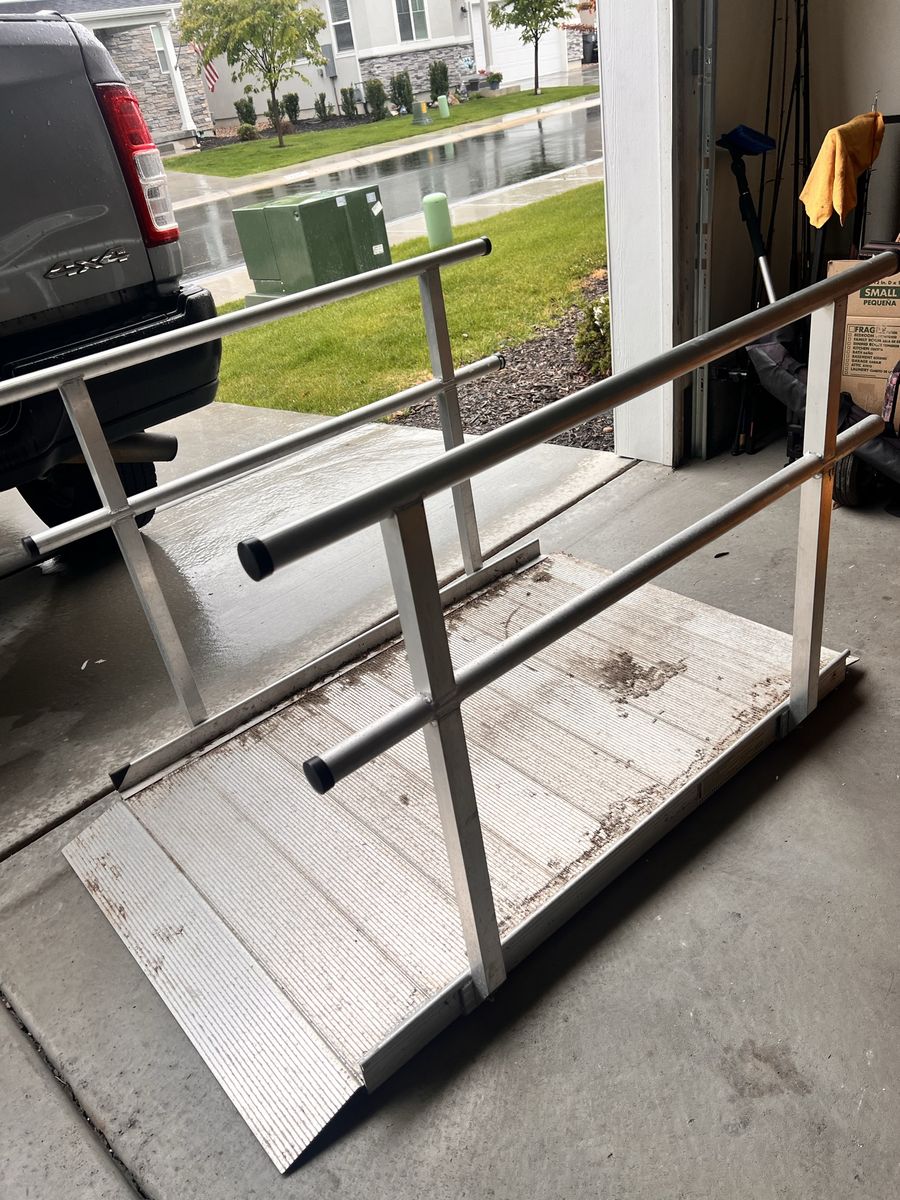Aluminum wheel chair ramp