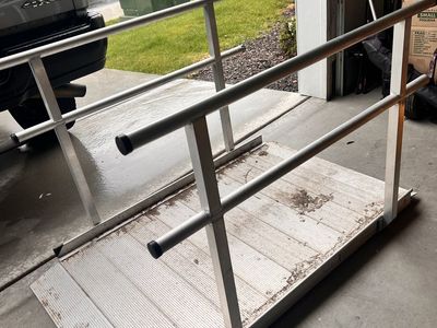 Aluminum wheel chair ramp