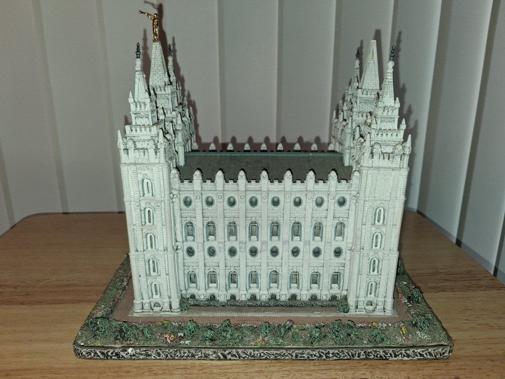 Main image 6