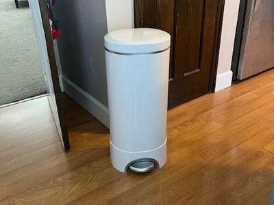 Munchkin Step Diaper Pail