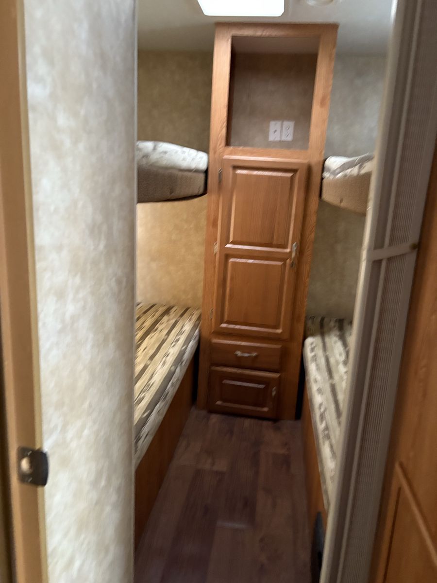 Main image 4