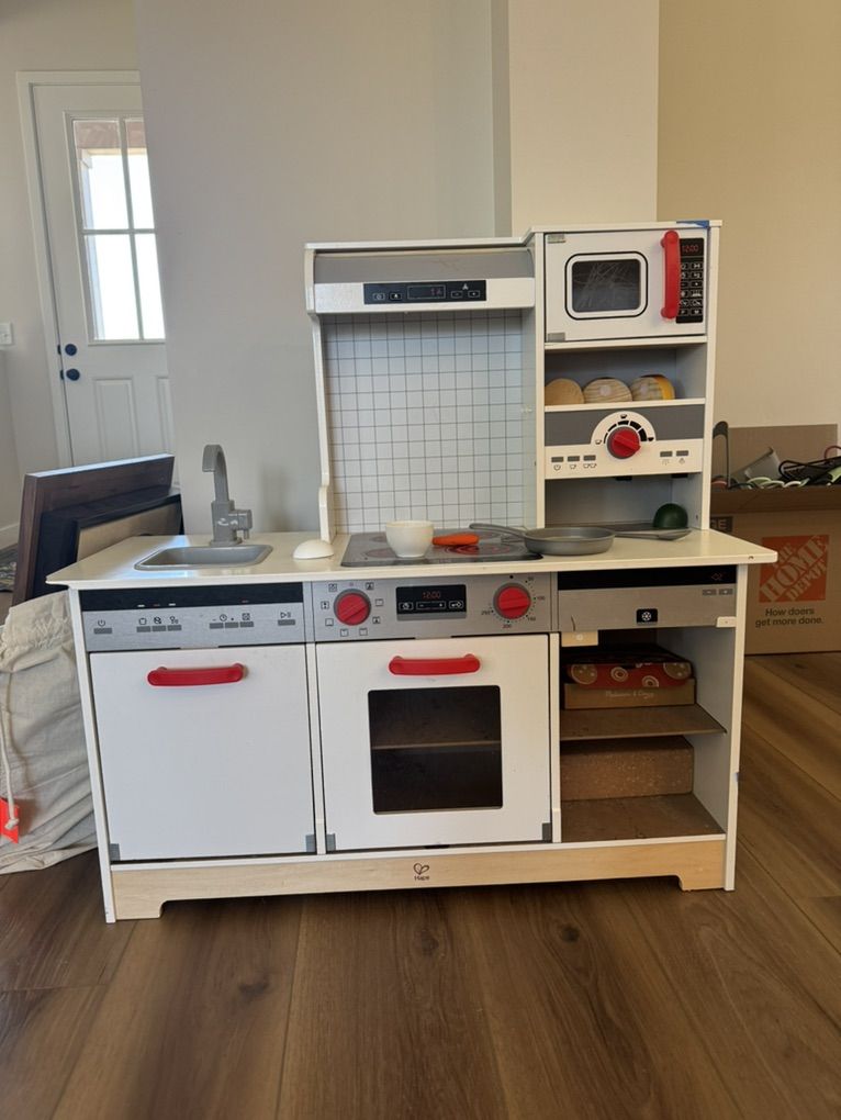 FREE Play Kitchen