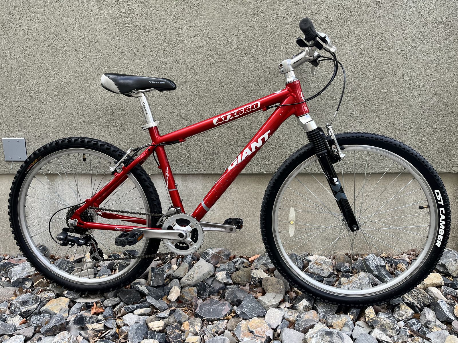 Giant ATX660 Mountain Bike - Medium Frame 26" Wheels, 21 Speed