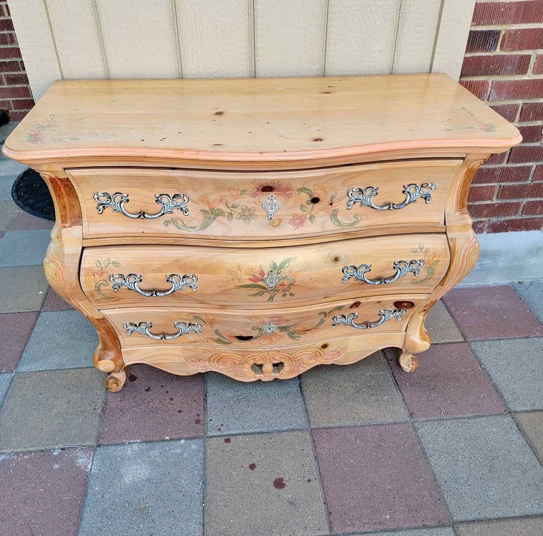 Vintage Pulaski Furniture Hand Painted Pine Bombe 3 Drawer Chest
