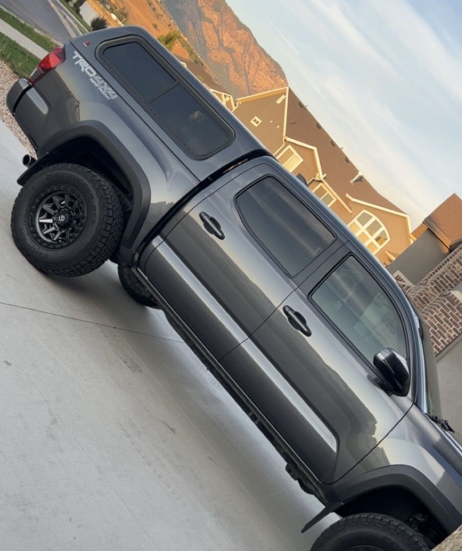 Leer 100XR 5ft Tacoma Shell