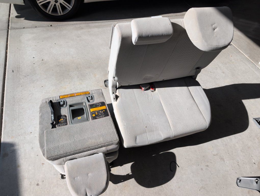 Toyota sienna stow and go third row seat