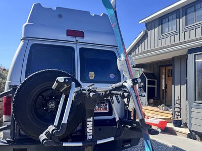 Thule Hitch Swing Arm Mount Ski Snowboard Rack