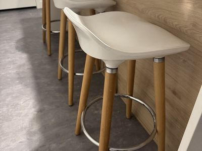 3x kitchen island stools