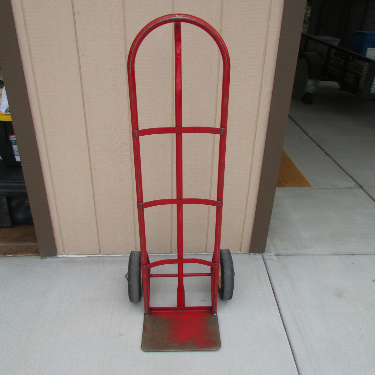 Milwaukee Heavy Duty Red Hand Truck/ Dolly - 600 lb Capacity
