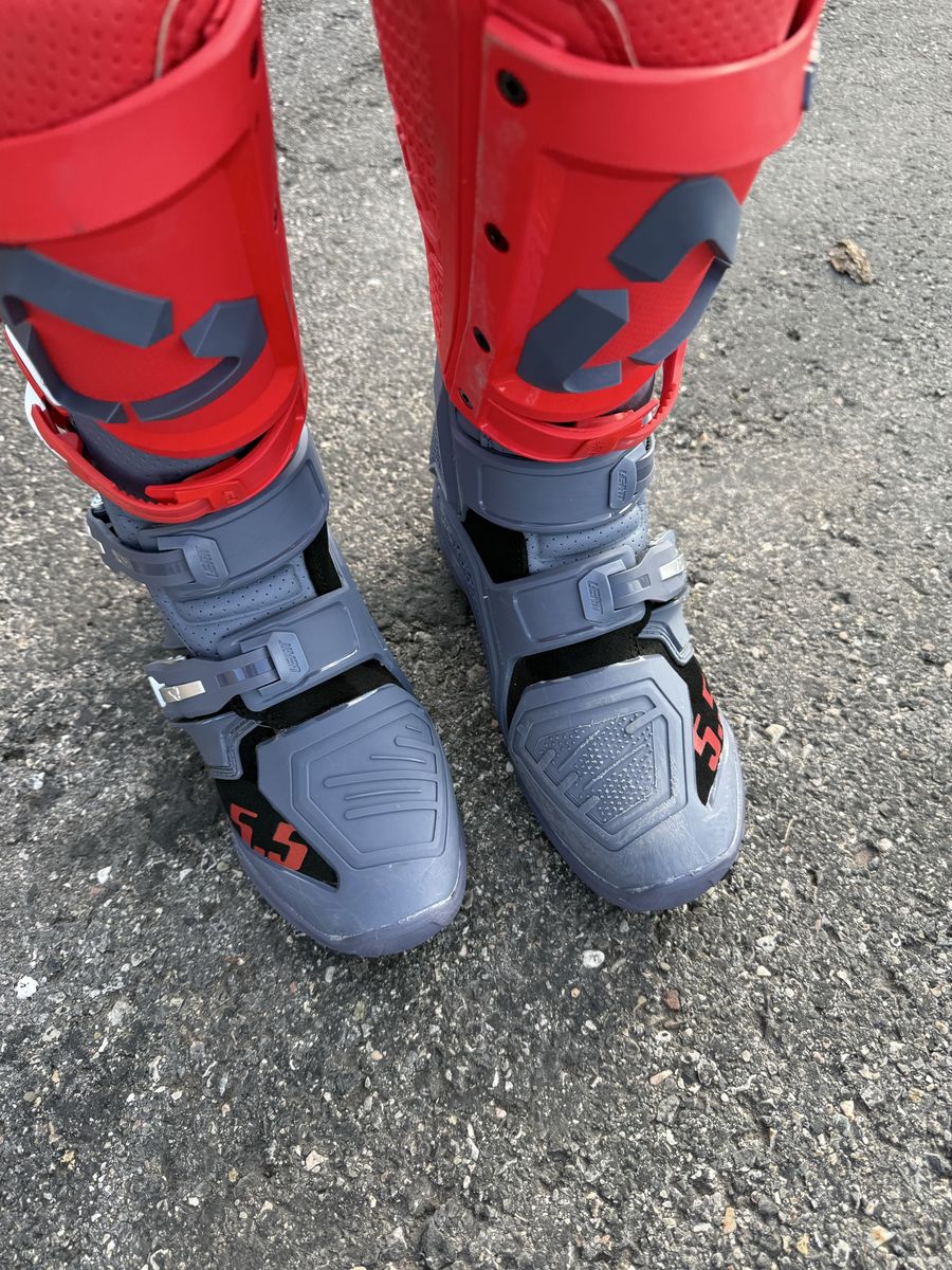 Leatt Moto 5.5 Impact Motocross Boots - Red/Gray, Excellent Condition size 9