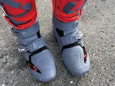 Leatt Moto 5.5 Impact Motocross Boots - Red/Gray, Excellent Condition size 9