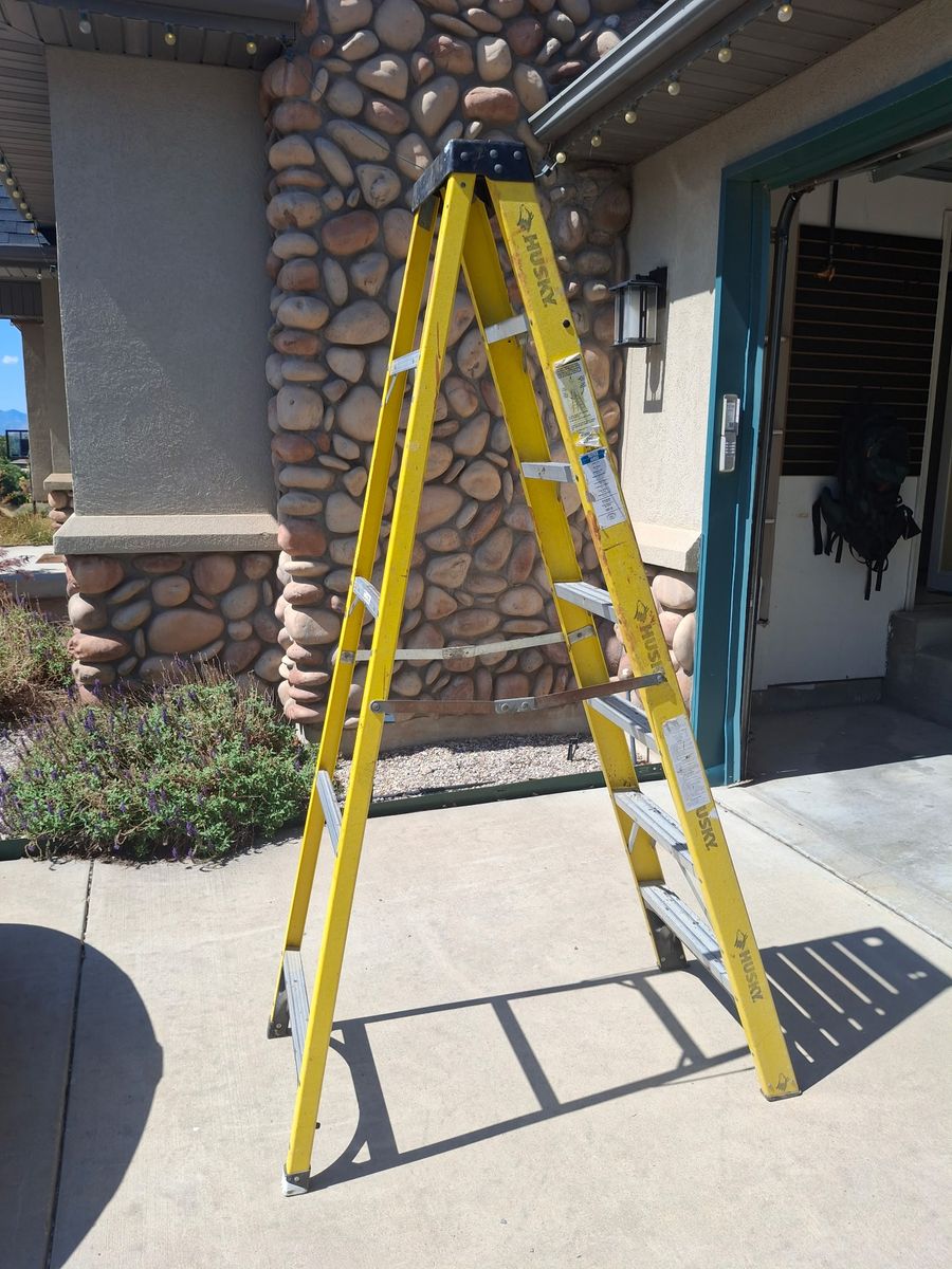 Husky 7-Foot Fiberglass Step Ladder - Type I 250 lbs Capacity
