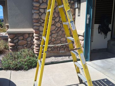 Husky 7-Foot Fiberglass Step Ladder - Type I 250 lbs Capacity