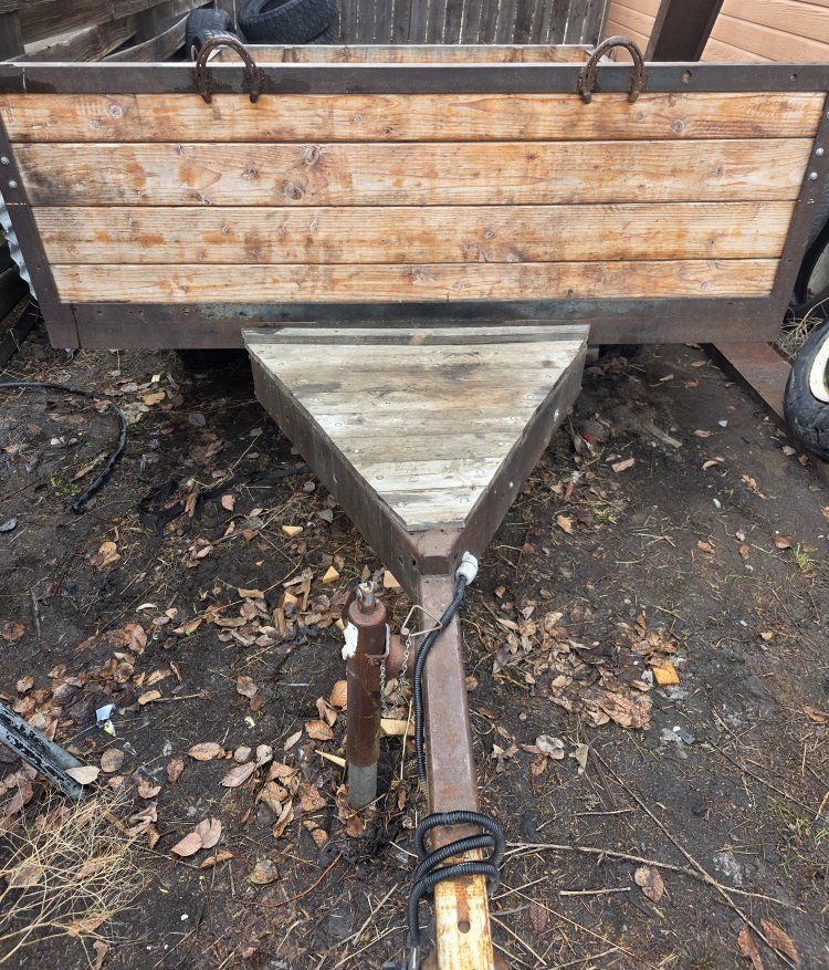 Utility trailer very nice! Metal frame and solid w