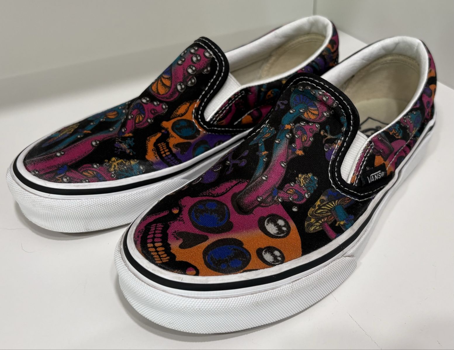 Vans Classic Slip-On Skate Shoes Trippy Skulls & Mushrooms Print Women's 6.5