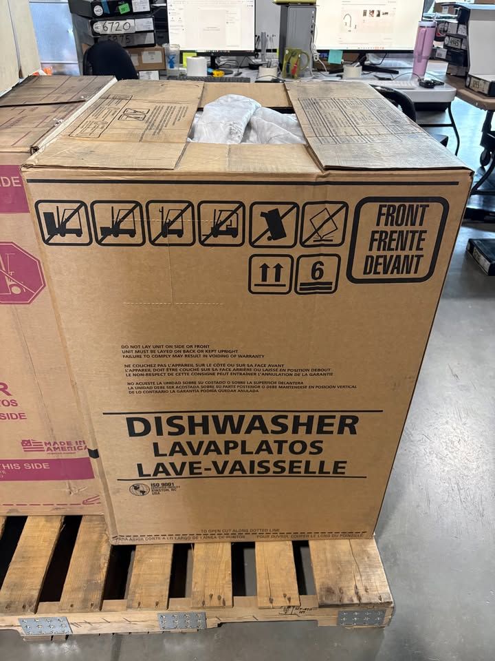 Frigidaire FFCD2413UB6B 24" Full Console Dishwasher in Black, Brand New!