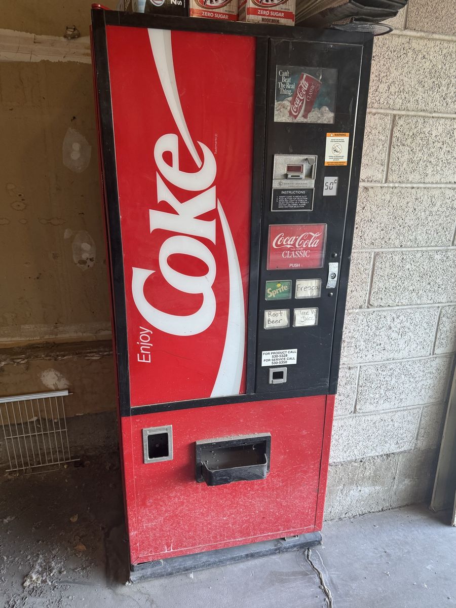 Coca-Cola Vending Machine - Non-Working, Needs Condenser - Free Pickup