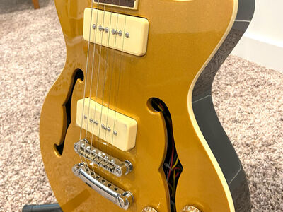 Xaviere Electric Guitar LP Style with Excellent P-90 Pickups NICE