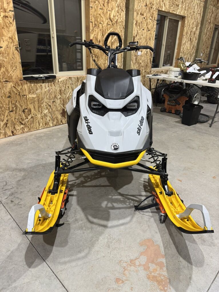 2023 Ski Doo Summit 850 (360 Miles)