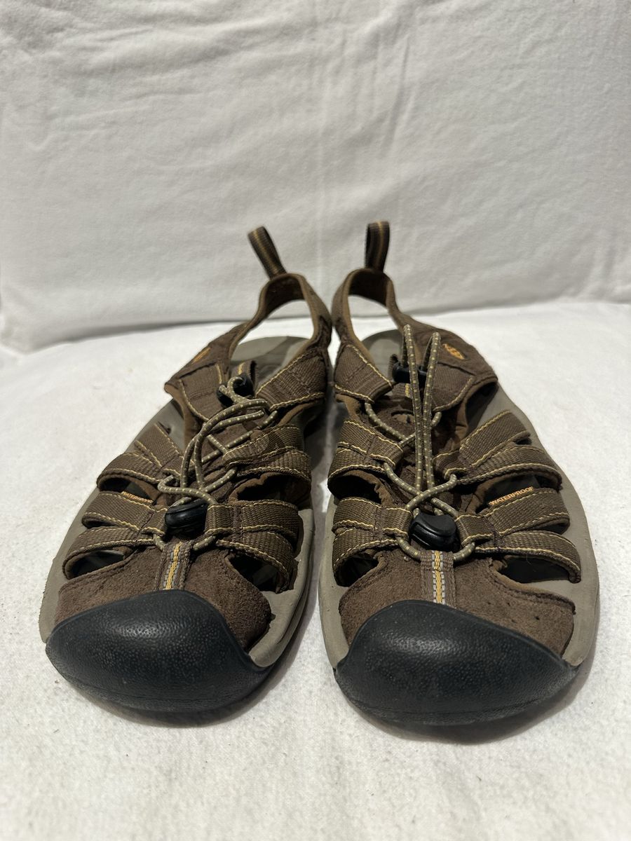 Keen men’s size 9 brown waterproof sandals