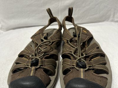 Keen men’s size 9 brown waterproof sandals
