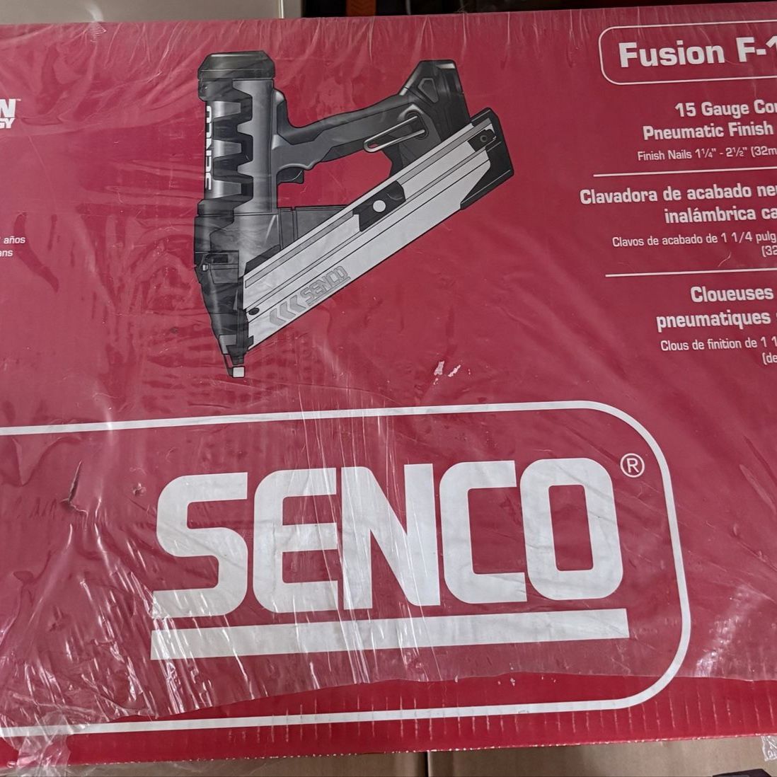 2ea Senco Fusion F-15 15-Gauge Cordless Pneumatic Finish Nailer with 1-1/4"-2-1/2" Nail Capacity. Included: 2 nail guns.