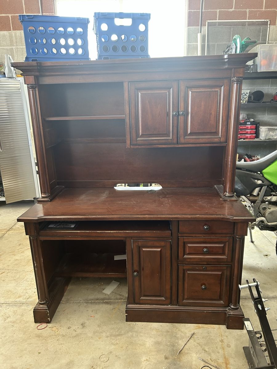 Large Wooden Executive Computer Desk with Hutch and Storage Drawers