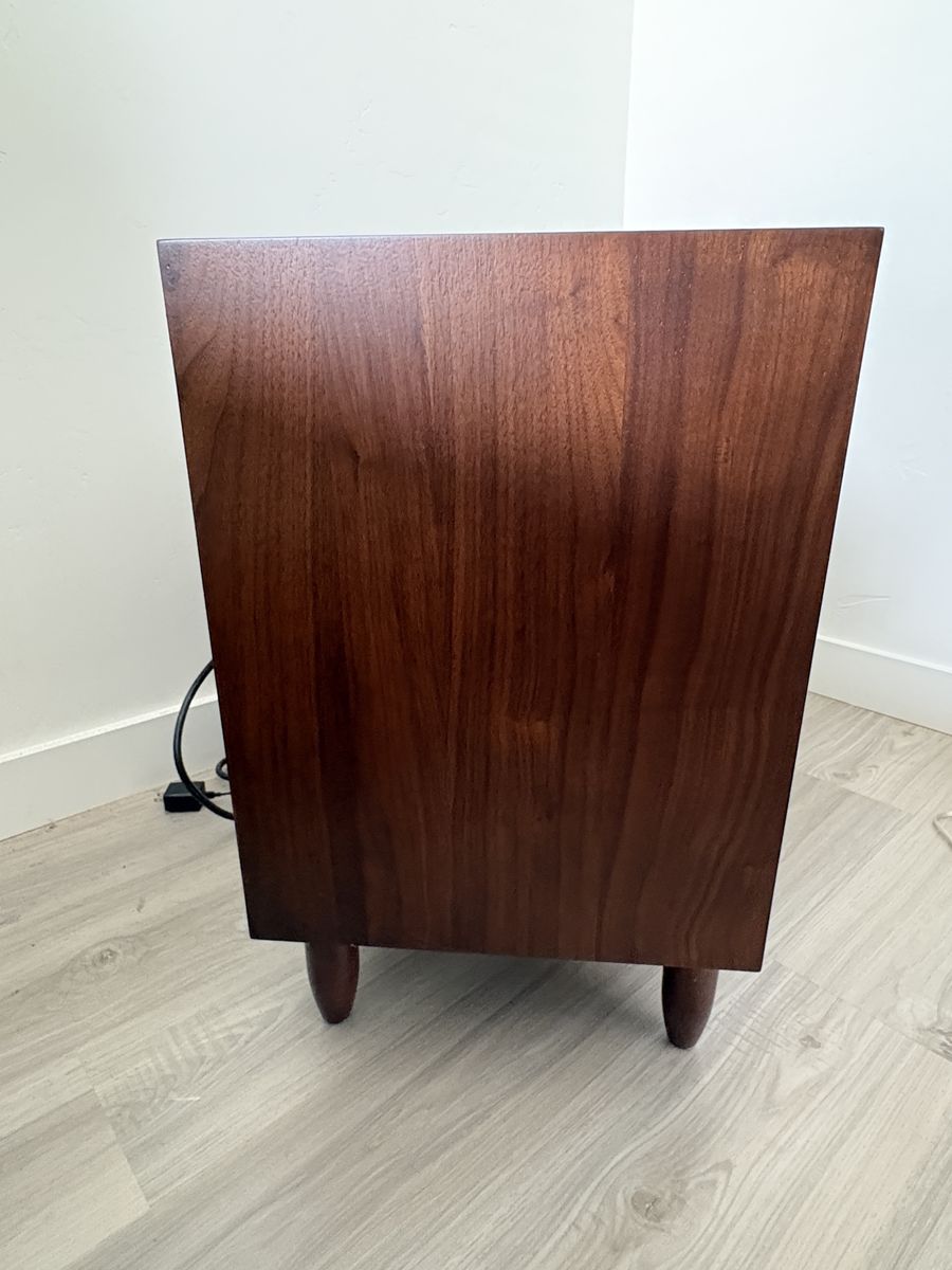 Main image 6