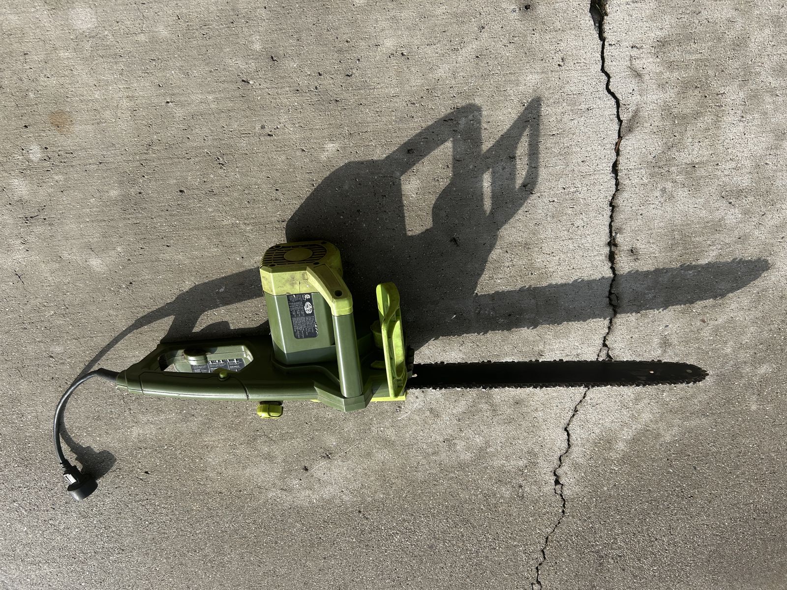 Sunjoe 18" electric chain saw w/new blade
