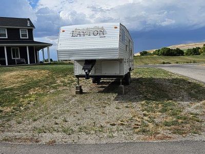 2001 Layton Skyline 26ft Gooseneck Trailer with bunks