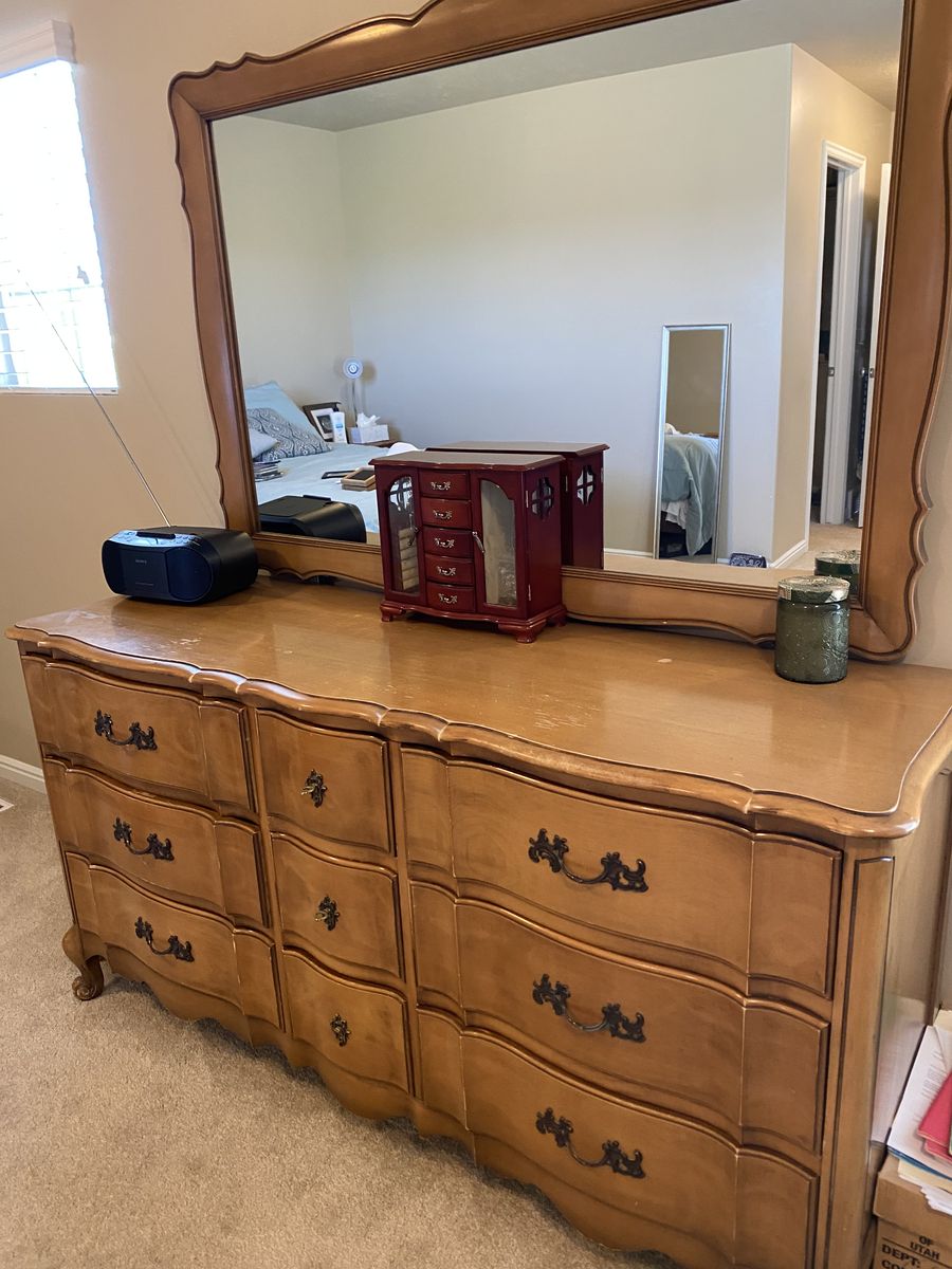 Complete 5 piece queen/full bedroom set