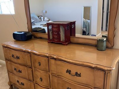 Complete 5 piece queen/full bedroom set