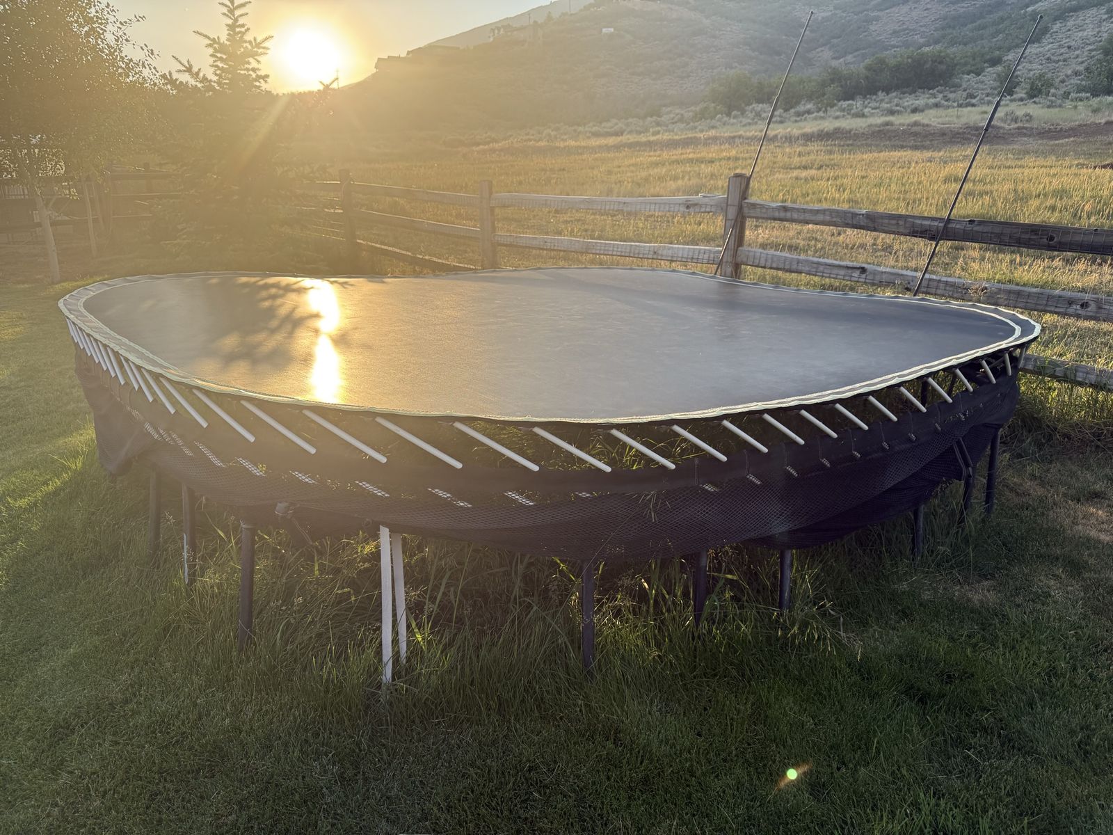 Jumbo Square Spring Free Trampoline