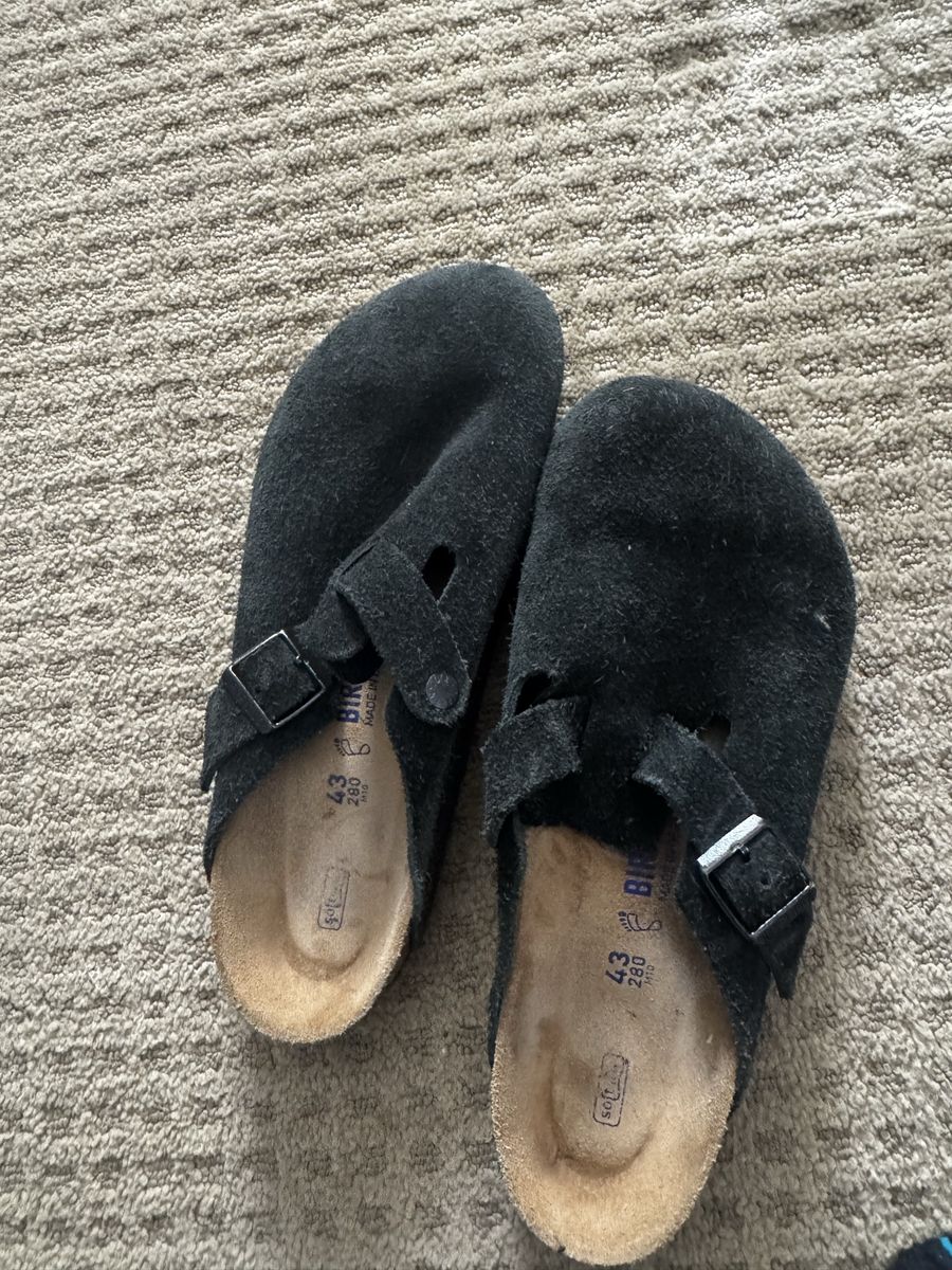 Birkenstock Boston Black Suede Clogs - EU 43 / Men's US 10 / Women's US 8 - Soft Footbed, Regular Width