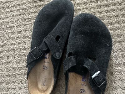 Birkenstock Boston Black Suede Clogs - EU 43 / Men's US 10 / Women's US 8 - Soft Footbed, Regular Width