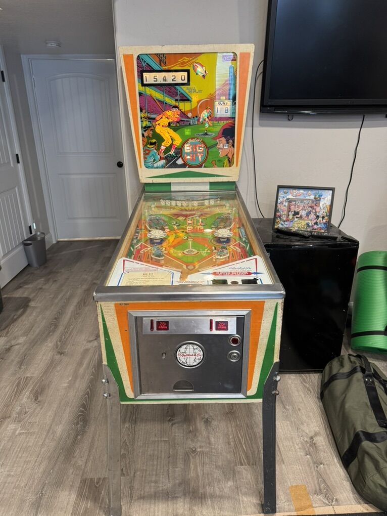 1977 GOTTLIEB BIG HIT PINBALL MACHINE