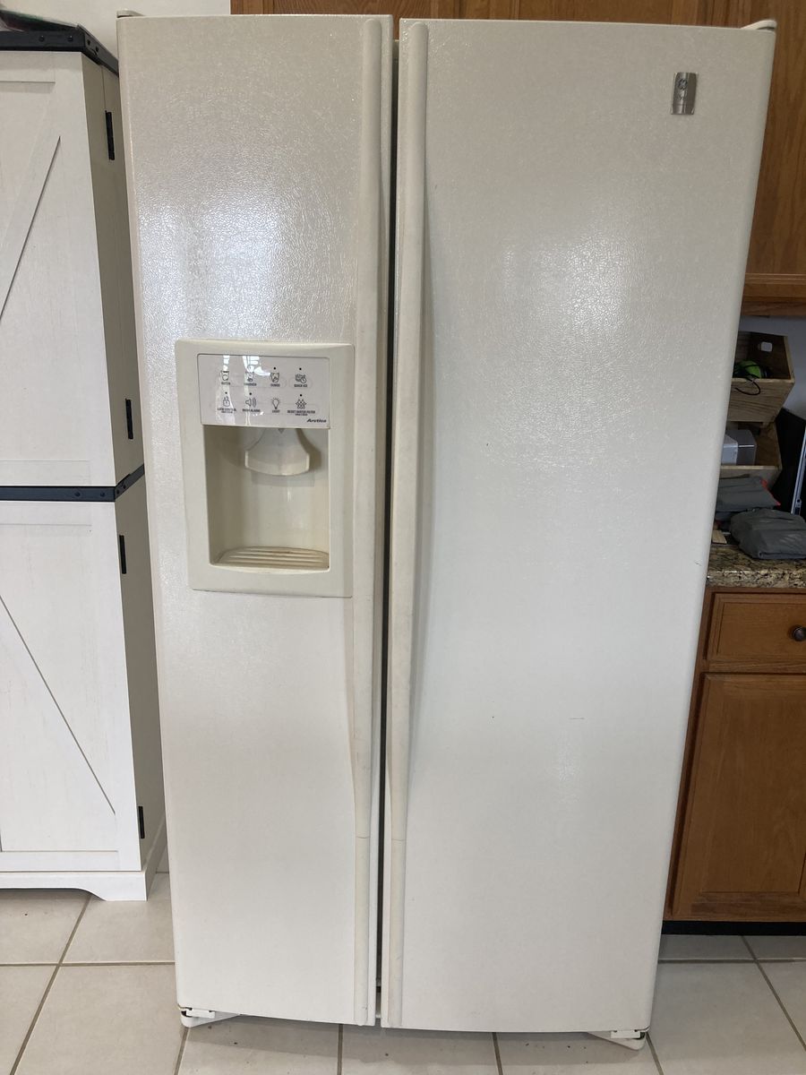 GE Profile Arctica Refrigerator
