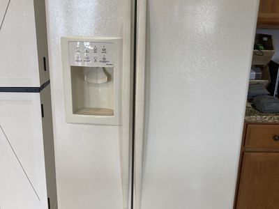 GE Profile Arctica Refrigerator